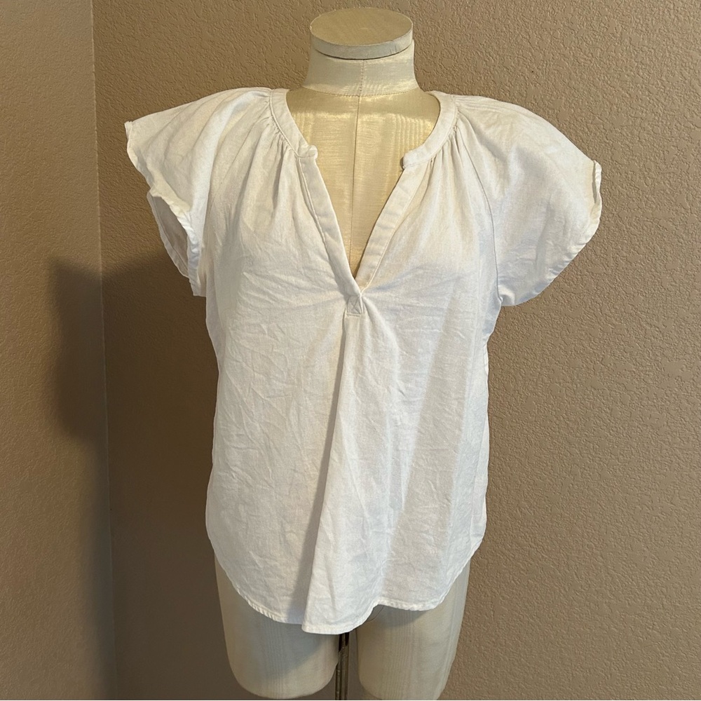 Universal Threads white top